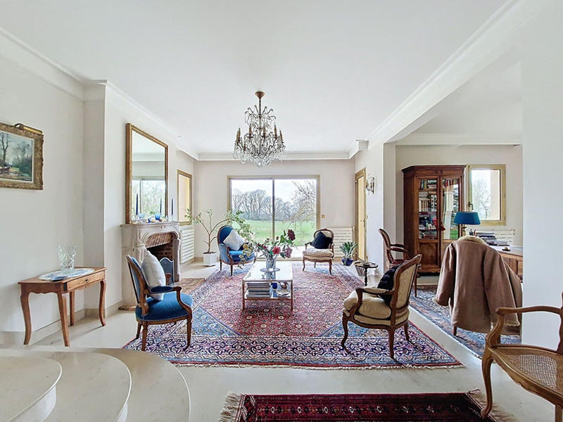 Maison - 250 m² - 10 pièces