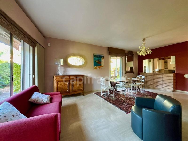 Maison - 245 m² - 10 pièces