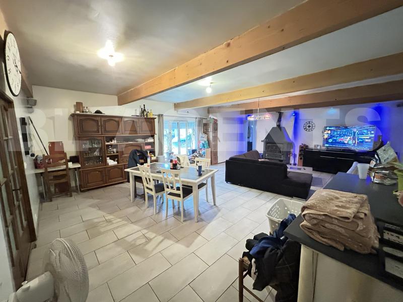 Maison - 250 m² - 8 pièces