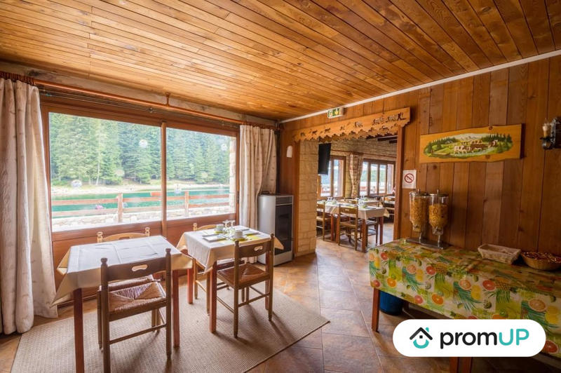 Maison - 600 m² - 17 pièces