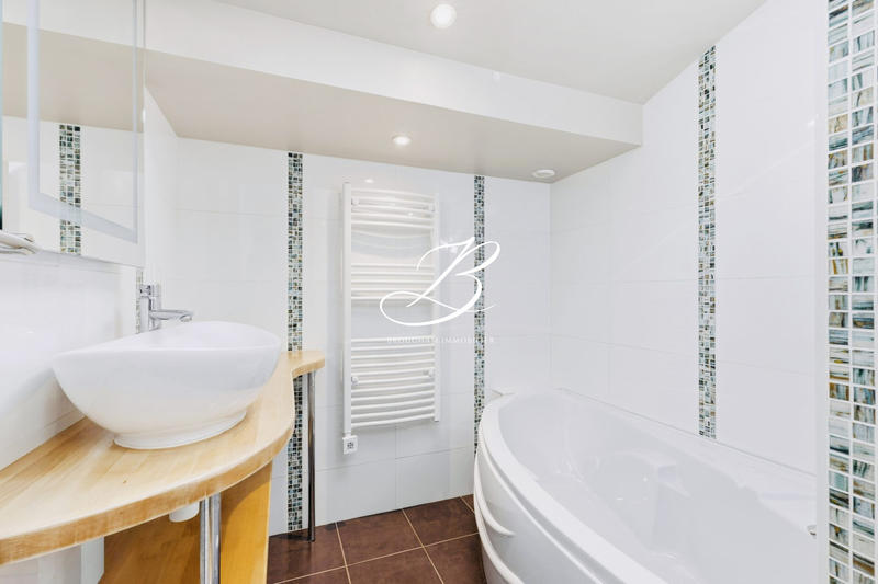 Appartement - 100 m² - 5 pièces