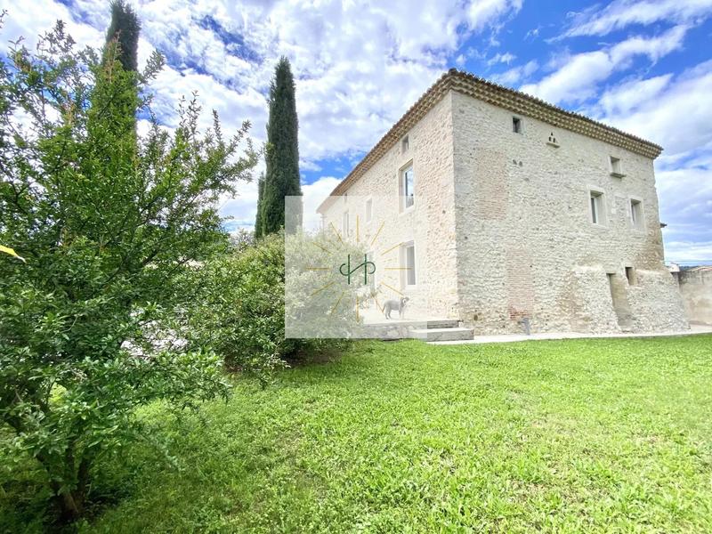 Mas - 266 m² - 10 pièces