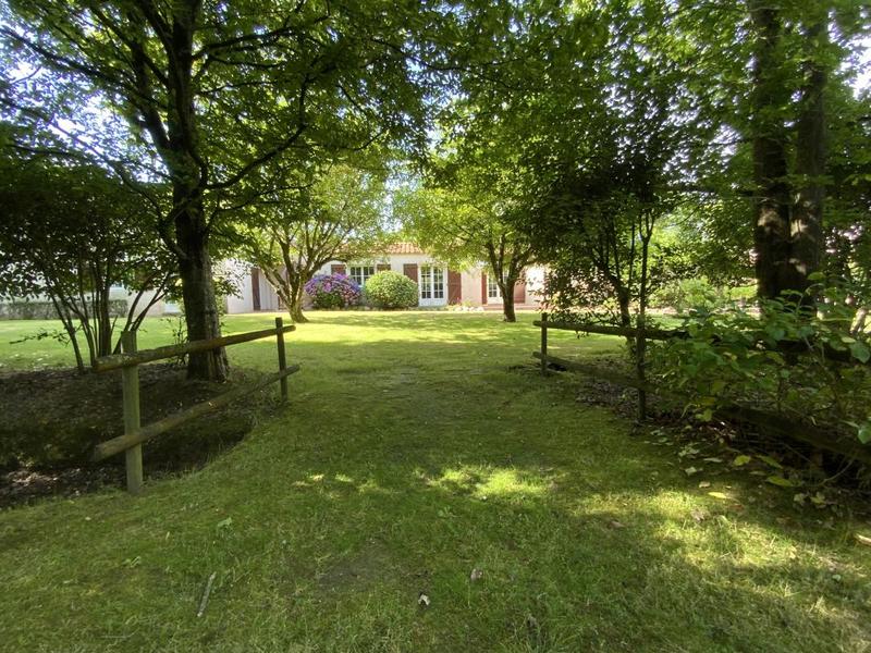 Pavillon - 262 m² - 7 pièces