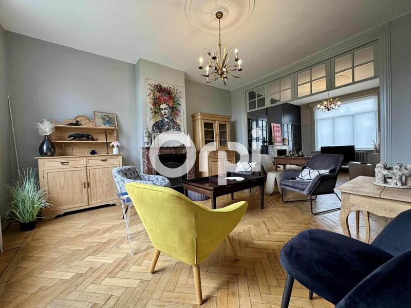 Maison - 228 m² - 7 pièces