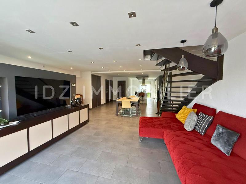 Maison traditionnelle - 144 m² - 6 pièces