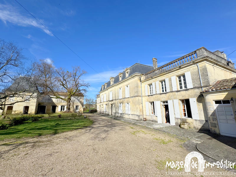 Maison - 527 m² - 12 pièces