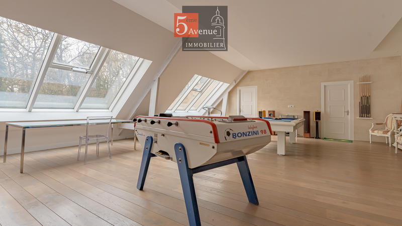 Maison - 400 m² - 8 pièces