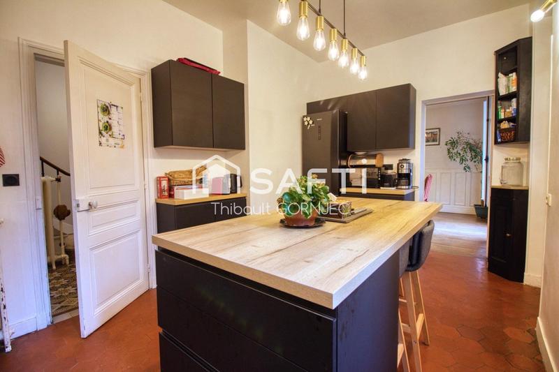 Maison - 220 m² - 9 pièces