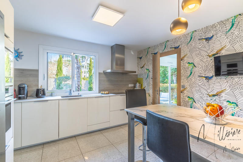 Maison - 180 m² - 7 pièces