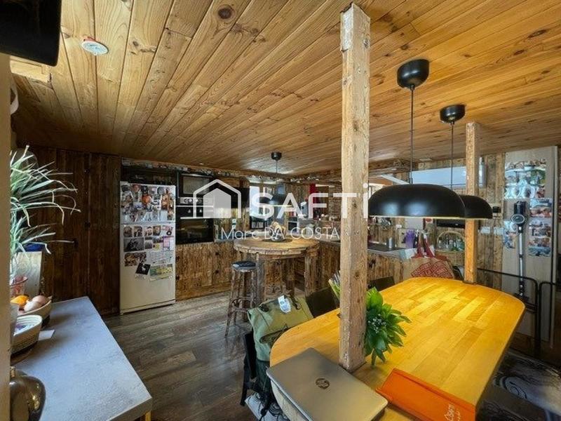 Maison - 225 m² - 10 pièces