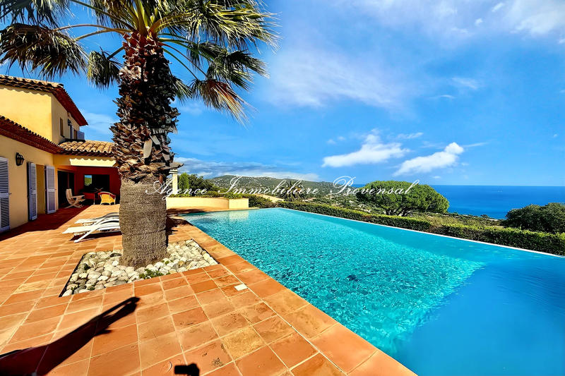 Villa - 213 m² - 6 pièces