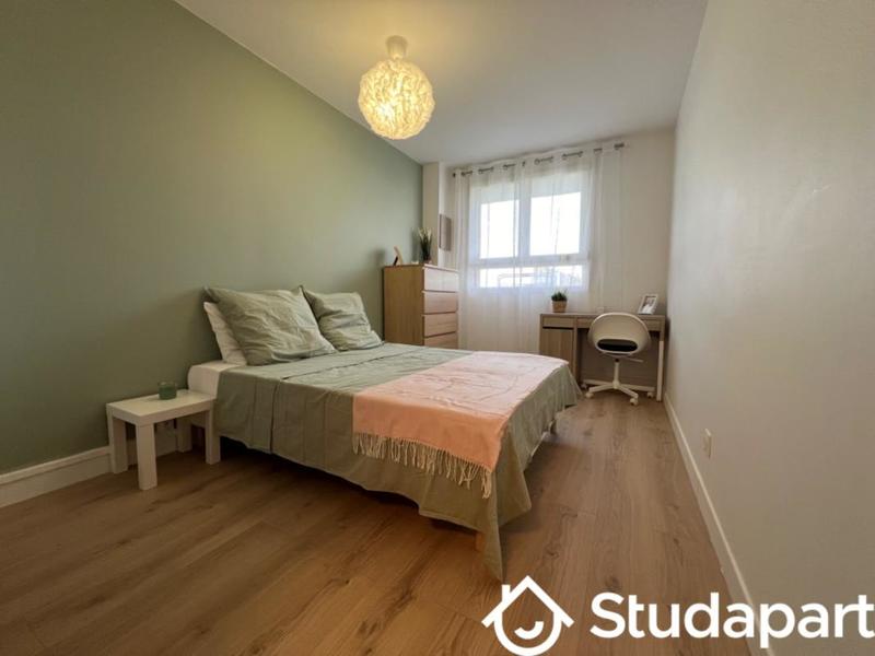 Chambre - 11 m² - 1 pièce