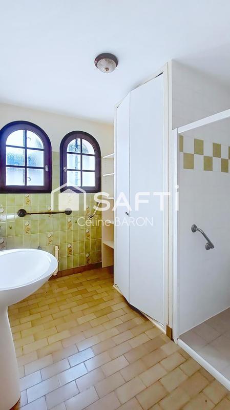 Maison - 208 m² - 9 pièces