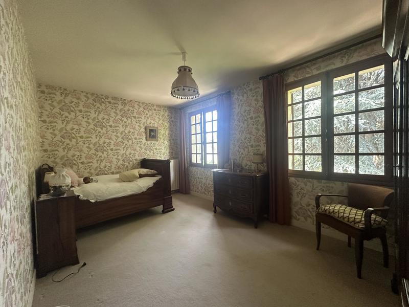 Maison traditionnelle - 280 m² - 11 pièces