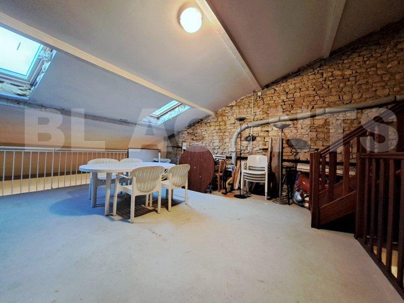 Maison - 300 m² - 7 pièces