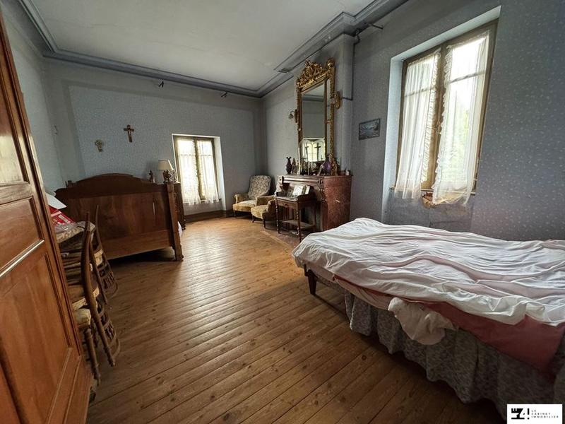 Maison traditionnelle - 331 m² - 9 pièces