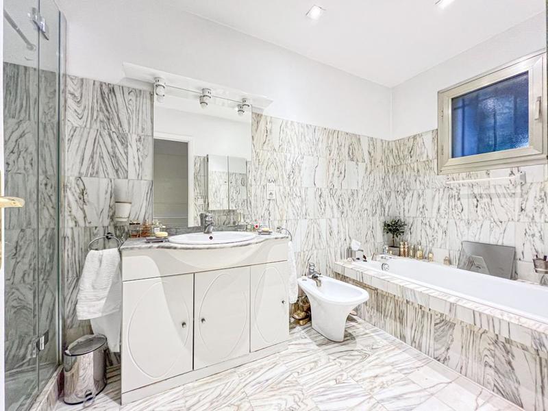 Villa - 272 m² - 6 pièces