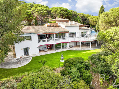 Villa - 439 m² - 8 pièces