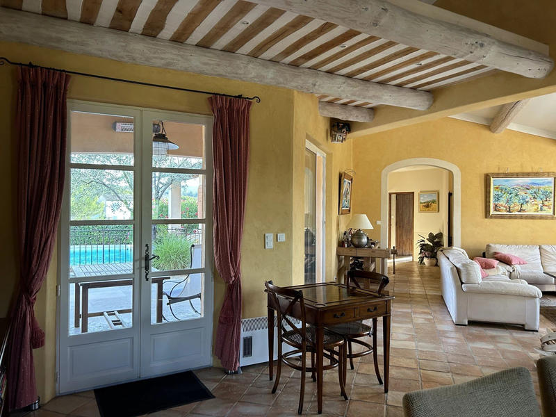 Maison - 250 m² - 6 pièces