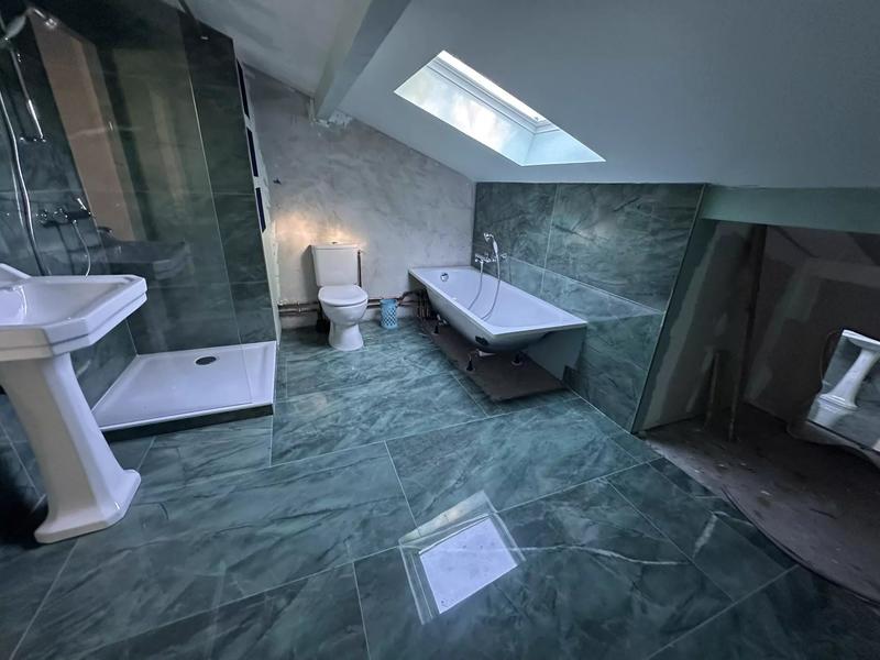 Maison - 180 m² - 8 pièces