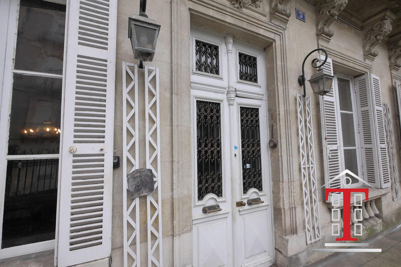 Maison - 400 m² - 18 pièces