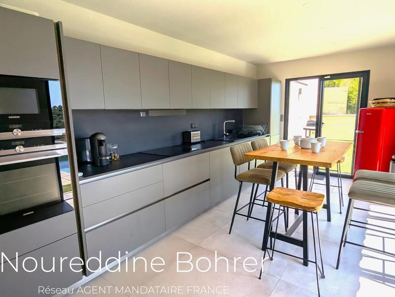 Villa - 260 m² - 7 pièces