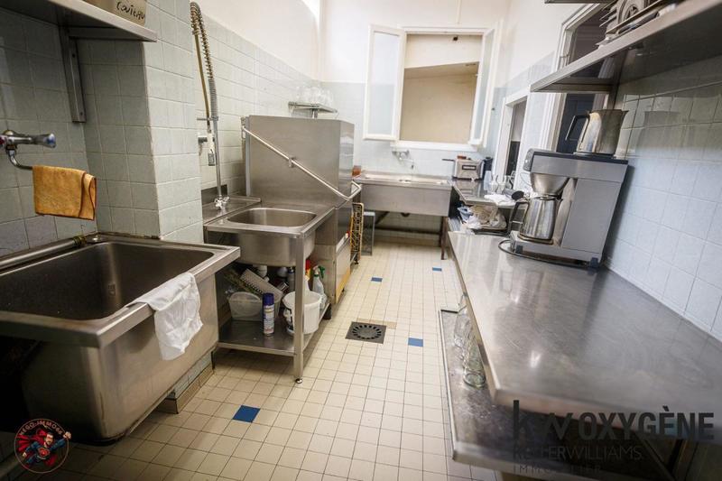 Local commercial - 700 m² - 20 pièces