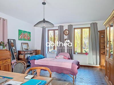 Maison - 235 m² - 10 pièces