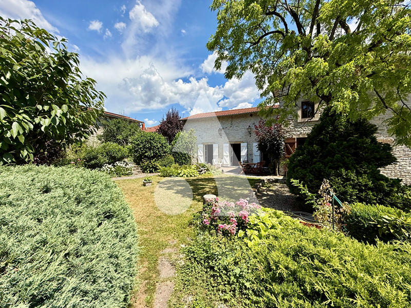 Maison - 310 m² - 11 pièces