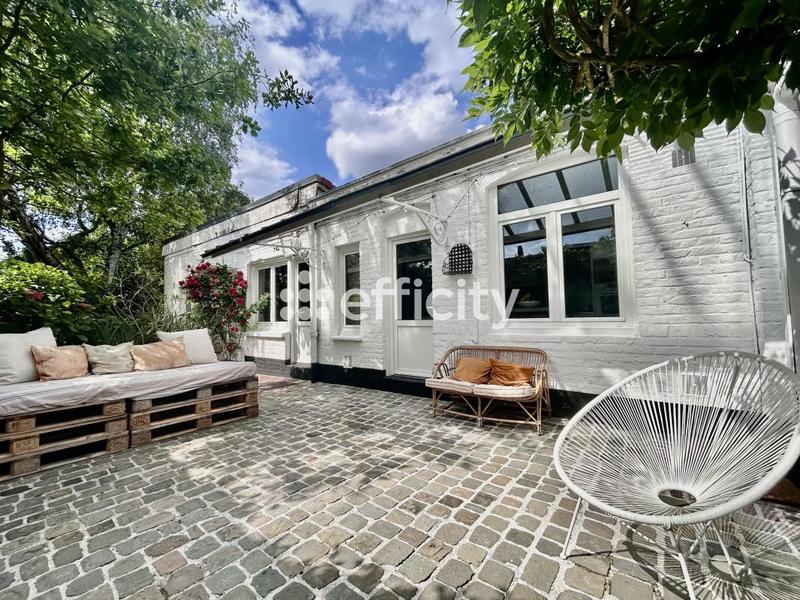 Maison - 200 m² - 8 pièces