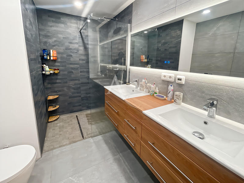 Appartement - 207 m² - 6 pièces