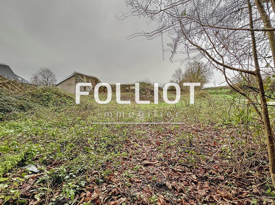 Maison - 1 700 m² - 4 pièces