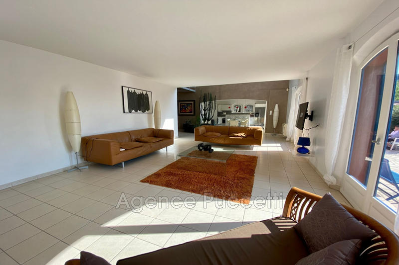 Demeure - 230 m² - 8 pièces