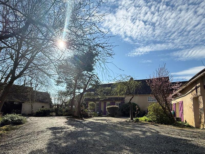 Maison - 230 m² - 10 pièces