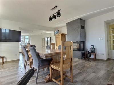 Maison - 180 m² - 9 pièces
