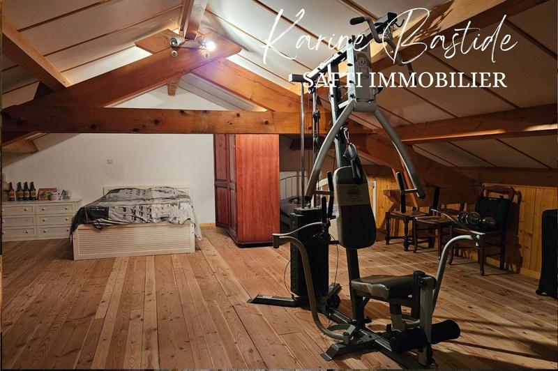 Maison - 245 m² - 8 pièces