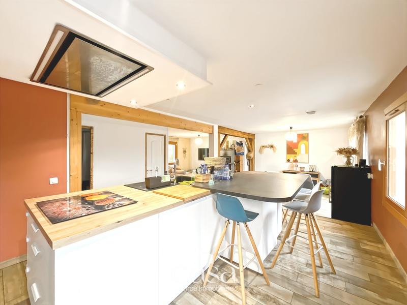 Maison - 137 m² - 6 pièces