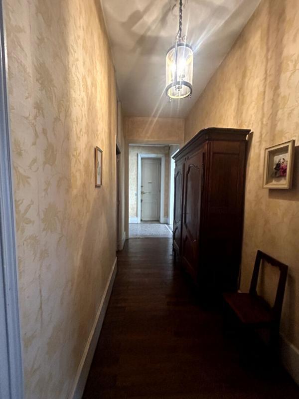 Appartement - 144 m² - 8 pièces