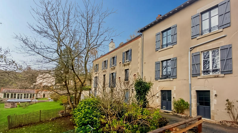 Maison - 320 m² - 10 pièces