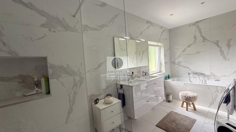 Maison - 174 m² - 9 pièces