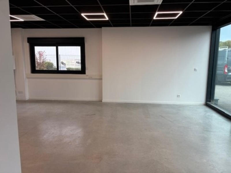 Local d'activité / Entrepôt - 85 m²