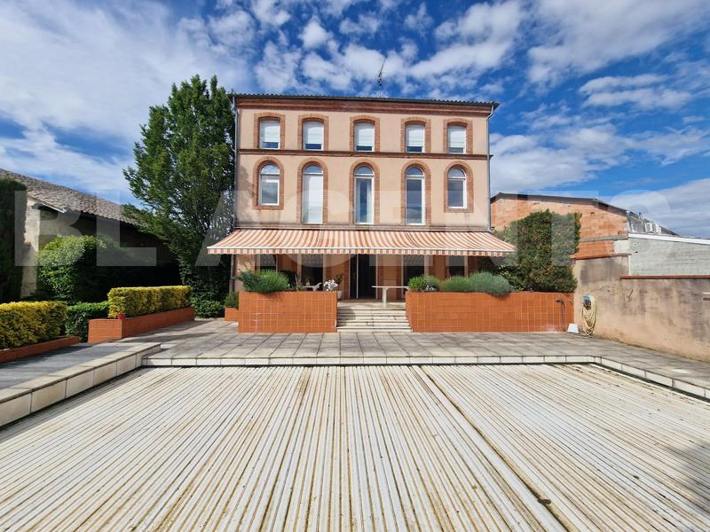 Demeure - 380 m² - 9 pièces