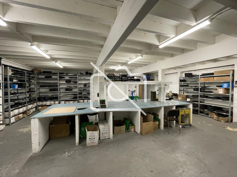 Entrepôt - 1 000 m²