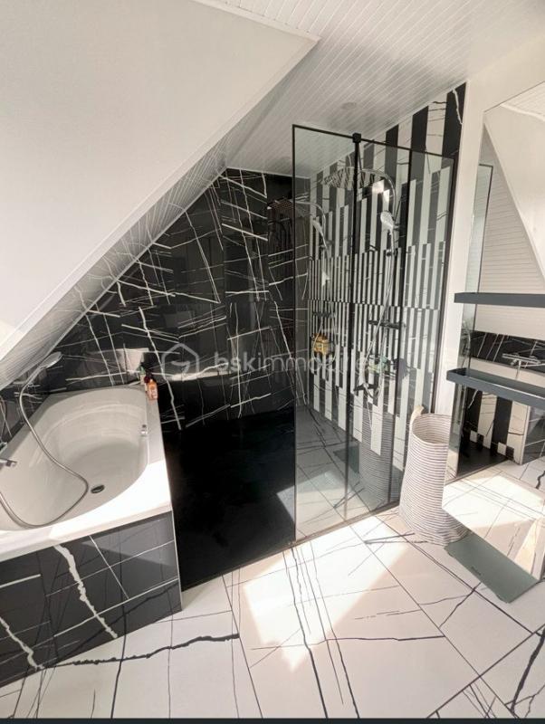 Maison traditionnelle - 168 m² - 6 pièces