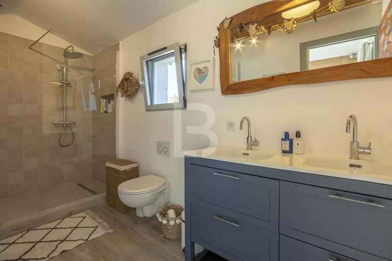 Villa - 204 m² - 8 pièces