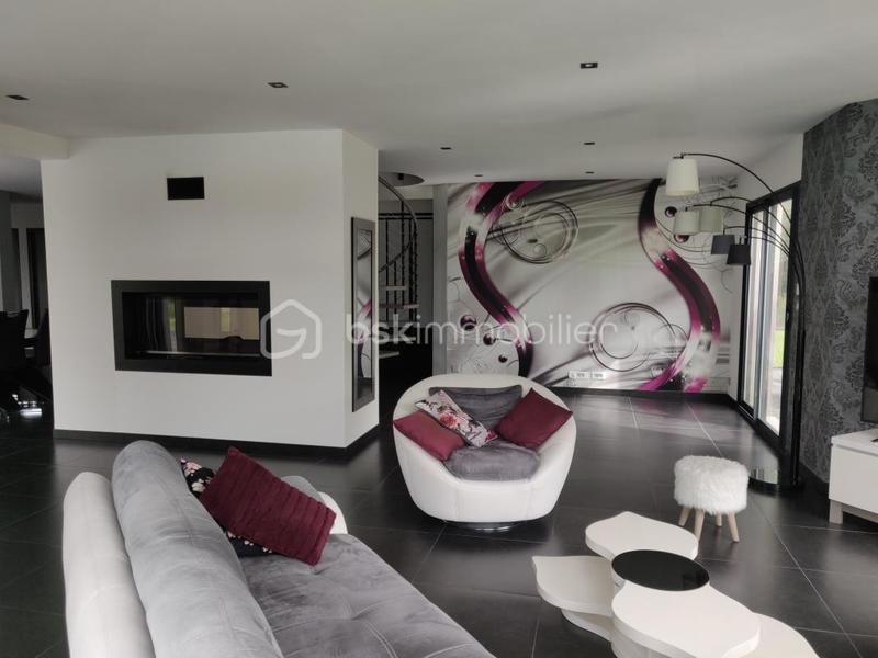 Propriété - 197 m² - 6 pièces