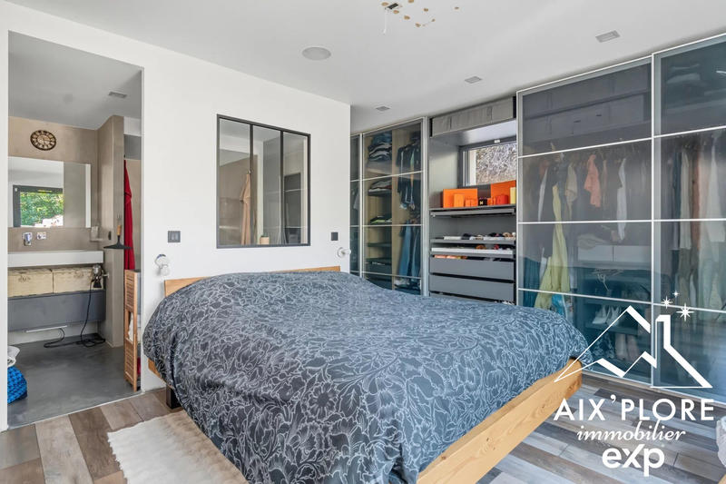 Maison - 230 m² - 6 pièces