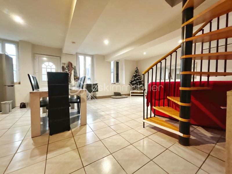 Maison - 93 m² - 5 pièces