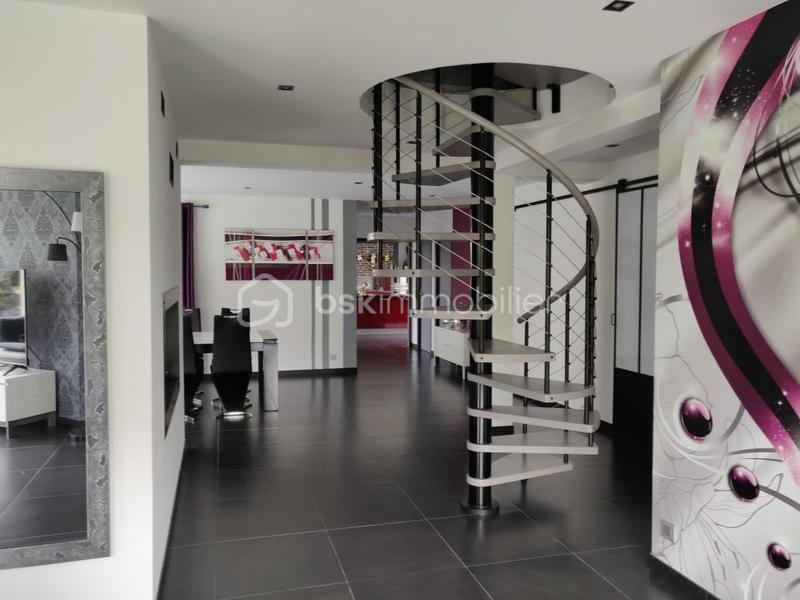 Propriété - 197 m² - 6 pièces