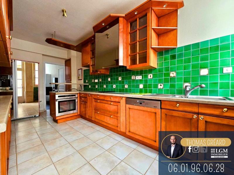 Propriété - 250 m² - 6 pièces